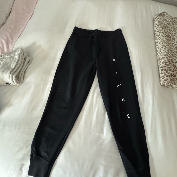 Nike Kids Black Sweatpants with White Logo - Picture 1 of 3